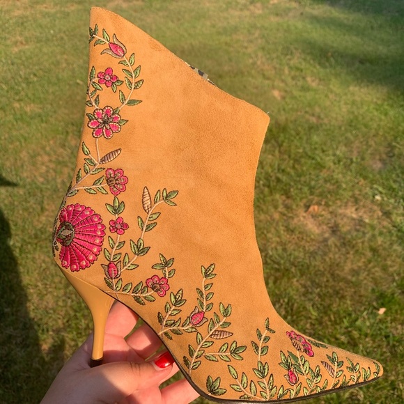 70’s Floral Embroidered Funky Booties - Picture 5 of 12
